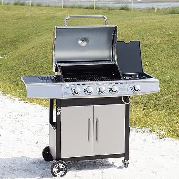 Découvrez notre test complet du barbecue Royal Gourmet avec ses 4+1 brûleurs : puissance, polyvalence et performances pour vos grillades en famille. 